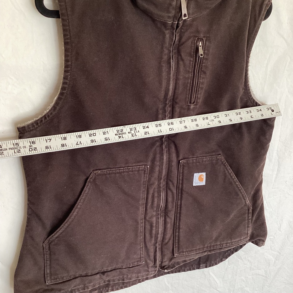 Carhartt Washed Duck Sherpa-Lined Mock Neck Vest in dark brown - Picture 4 of 10